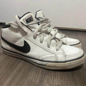 Nike Capri II Mid Sneaker